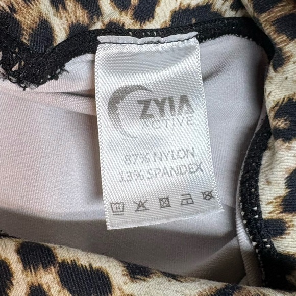 Zyia Leopard Brilliant Scrunchy What Leggings - Picture 9 of 9